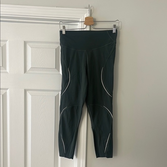 Lululemon Base Pace High Rise Crop Legging 23" Green Size 8 - Picture 3 of 6